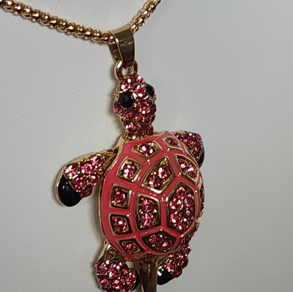 BETSY JOHNSON Gold and Pink Turtle Pendant Necklace - Picture 3 of 5